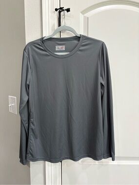 A4 scoop neck long sleeve gray shirt in woman’s large GUC